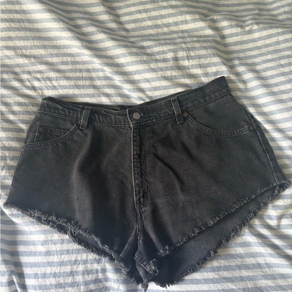 Levi’s Black Denim High-Waisted Shorts - Picture 1 of 5
